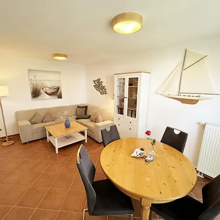 Strandlaeufer Whg 03 Mit Terrasse Appartamento Thiessow